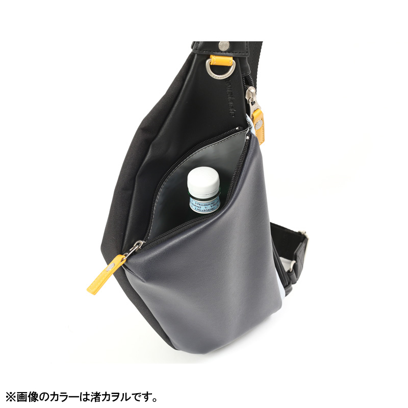 EVANGELION x MOUSTACHE】ボディバッグ/初号機: ファッション